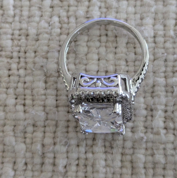 Ring 925 Cubic Zirconia Emerald Cut Ring Size 7 Intricate Detailing - Picture 3 of 9